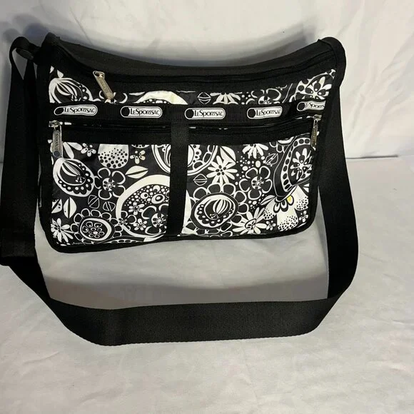 lesportsac crossbody Black and white with lots of zipper pockets - Picture 1 of 7